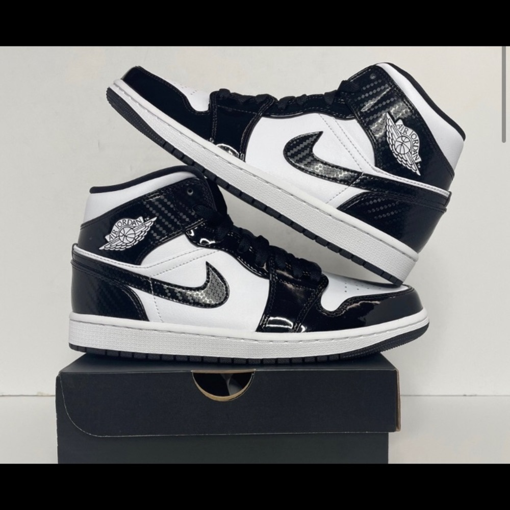 Nike Air Jordan’s 1 Mid SE “Carbon Fiber” NEW!